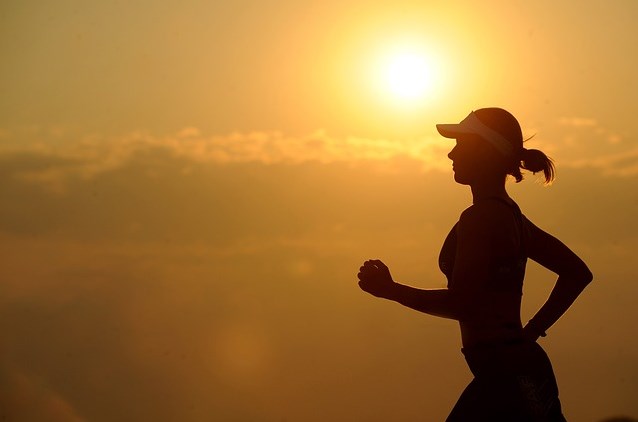 Cinco dicas para se preparar para o verão de forma saudável