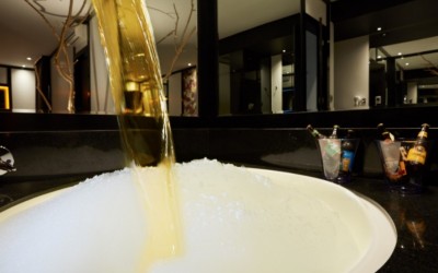 Banho de Cerveja é atração em Blumenau durante a Oktoberfest
