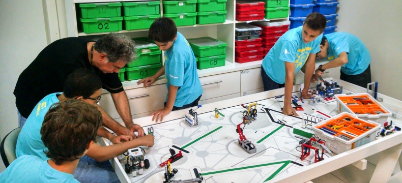 SESI forma 35 alunos do curso de Robótica neste sábado