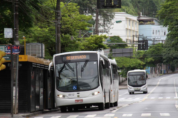 Estudantes se antecipam no recadastramento de cartão escolar para o transporte coletivo