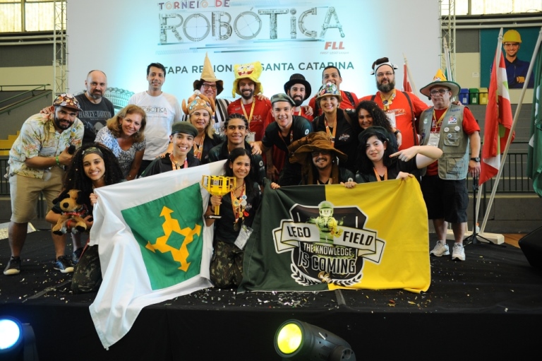 Duas equipes do SESI/SC vão participar da etapa nacional do  Torneio de Robótica