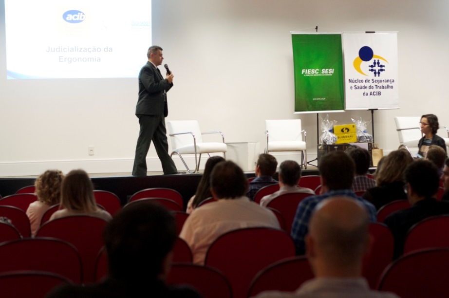 Especialistas defendem ergonomia como programa contínuo nas empresas em evento promovido pela Acib e SESI