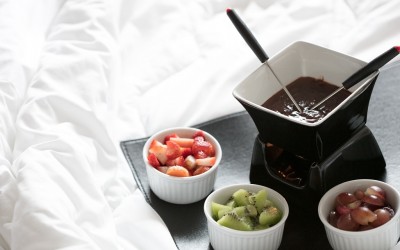 Fondue de chocolate aquece as noites dos casais apaixonados