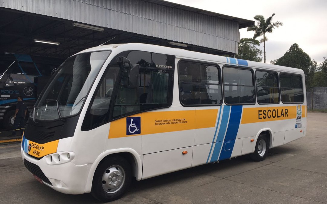 BluMob realiza doação de um mico-ônibus na Apae Blumenau