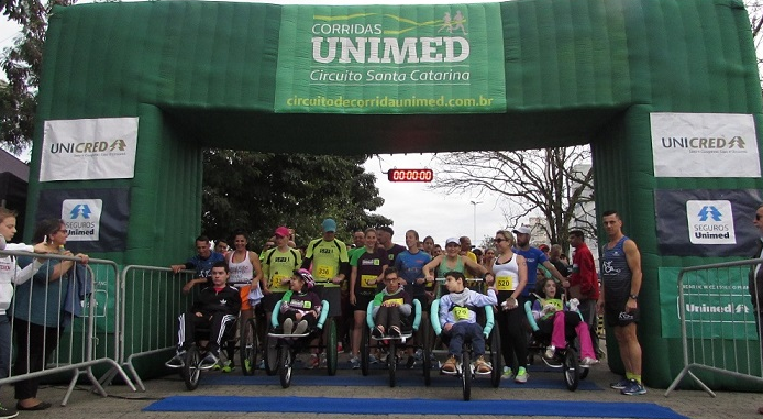 Corrida da Unimed Blumenau reúne mil pessoas em prol da saúde e do bem-estar