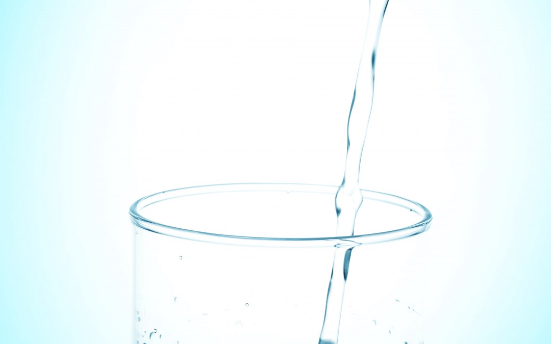 Cuidados na hora de comprar e consumir água mineral