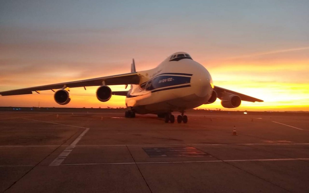 Operação com segundo maior avião de carga do mundo é realizada no Brasil