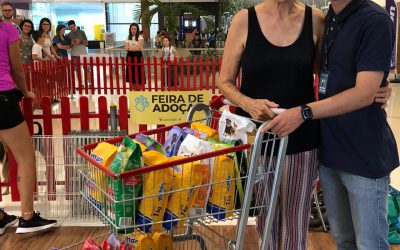 Shopping Park Europeu realiza entrega de mais de 400 kg de alimentos não perecíveis e rações para cachorros