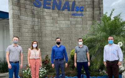 SENAI Vale do Itajaí firma parceria de Iniciação Profissional com alunos de escolas públicas de Indaial e Pomerode