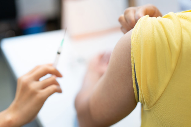 Vacina contra a gripe e Covid-19: o que é importante saber antes de se vacinar?