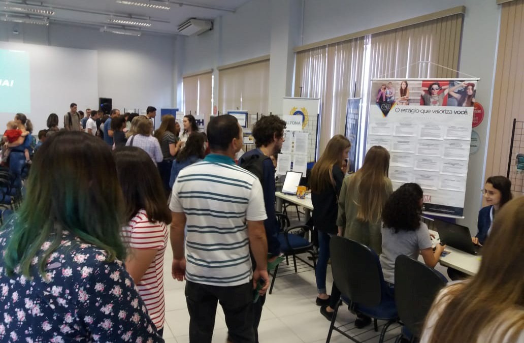 Mundo Senai oferece oficinas, palestras e feirão do emprego em Blumenau