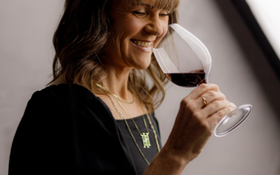 Heloisa Hermann Dallacorte: A maestria da conciliação entre vinho, moda e legado familiar