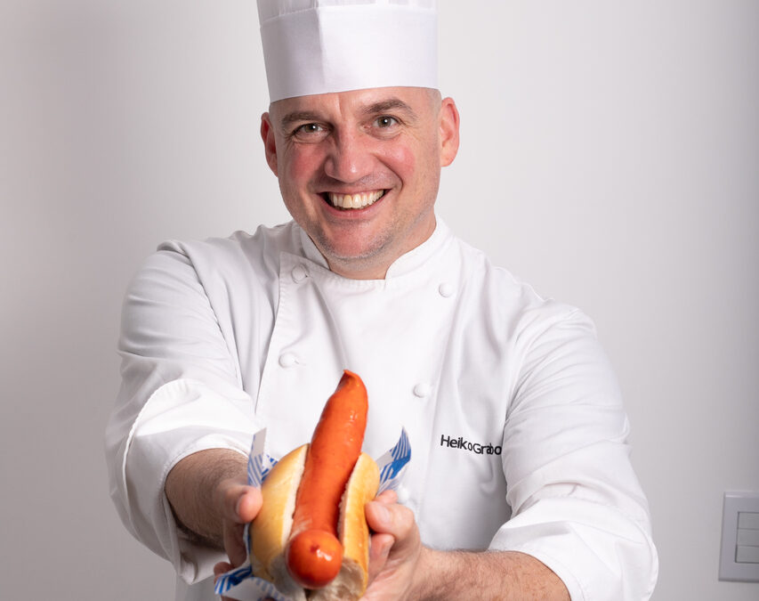 Chef alemão traz à Oktoberfest Blumenau a tradição da autêntica Bratwurst