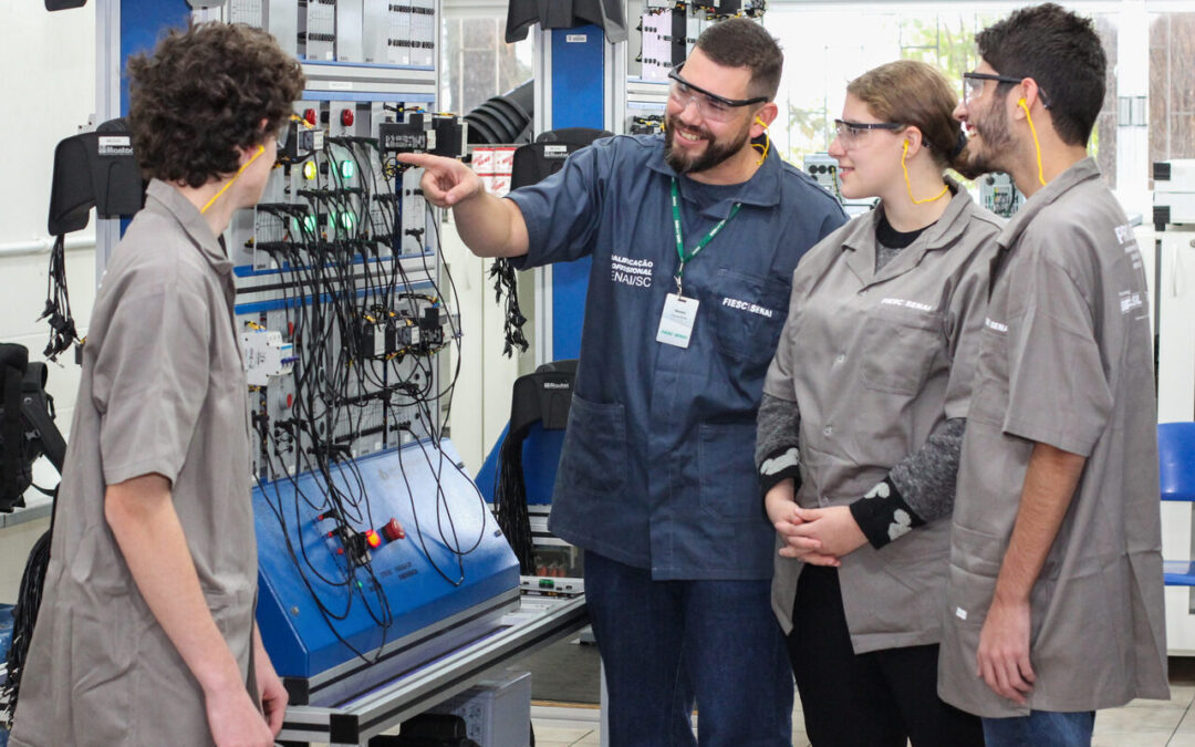 SENAI e SESI oferecem mais de 3 mil vagas para ensino técnico, cursos de graduação e profissionalizantes no Vale do Itajaí